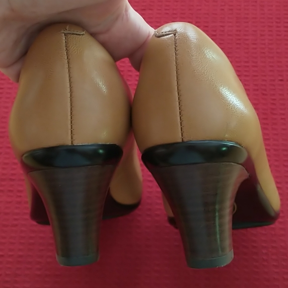 Sofft Tan Leather Pumps Size 6 1/2 Wide NWOT - Picture 7 of 7